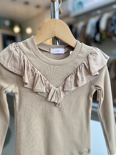 BLUSA CANELADA BABADO NUDE na internet