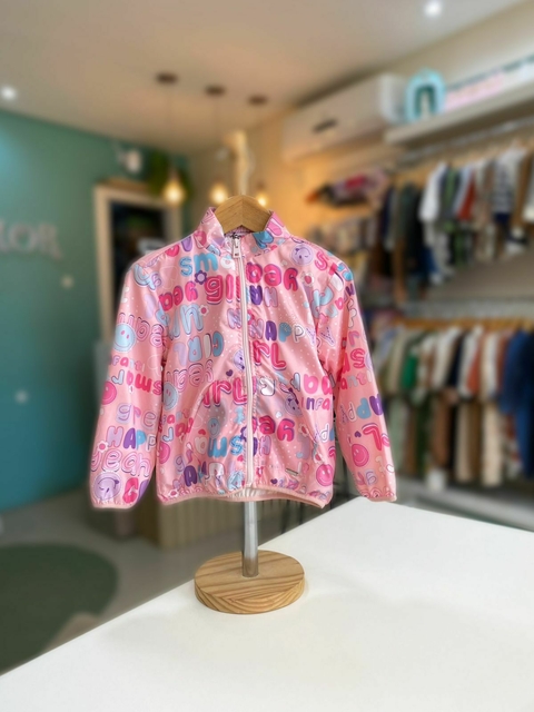 JAQUETA CORTA VENTO ESTAMPADA ROSA