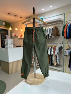 CALÇA IMPERMEAVEL VERDE