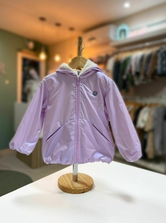 JAQUETA NYLON HOLOGRAFICA FORRADA PELE