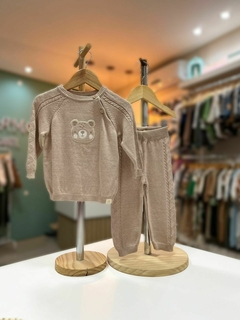 CONJUNTO EM TRICÔ URSO AREIA