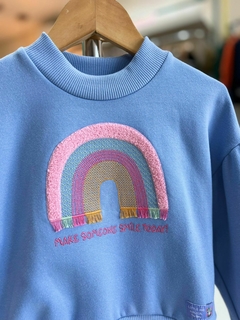 BLUSÃO MOLETOM ARCO IRIS AZUL - comprar online