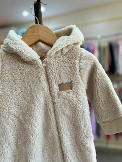 MACACÃO TEDDY OFF UP - comprar online