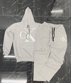 PROMO 2 pantalones Calvin Klein a $11.999 c/u - comprar online