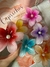 Broche flor Hawái 9cm perla