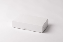Caja multiuso chica rectangular (24x15x5.5 cm ) puede venir blanca total o Kraft por dentro