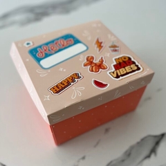 Caja sorpresa Stickers 20x20x12 cm en internet