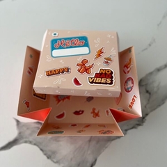 Caja sorpresa Stickers 20x20x12 cm