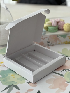 BOX CON 4 DIVISIONES (13x13x3 cm ) bombones: trufas: chocolates - tienda online