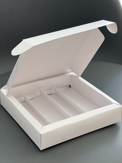 BOX CON 4 DIVISIONES (13x13x3 cm ) bombones: trufas: chocolates en internet