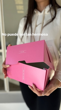 Caja ¨FELICIDADES” (20x20x9.8 cm )