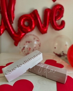 Fosforera “Feliz dia” (21x5x5cm) beige - comprar online