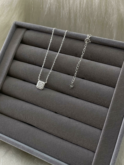 COLAR QUADRADO CRAVEJADO IMPORTADO