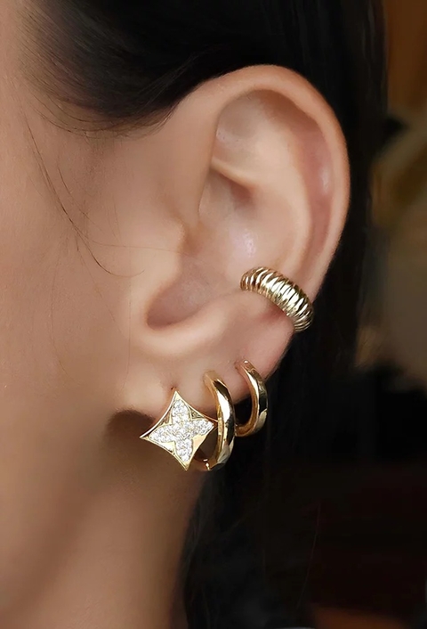 MIX COM BRINCO PEQUENO DE TREVO NO OURO l METRÓPOLE