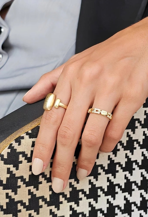 MIX DE ANÉIS ELEGANTES NO OURO l METRÓPOLE
