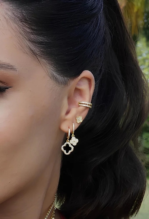 MIX COM BRINCOS DE TREVOS CRAVEJADOS l AMARE