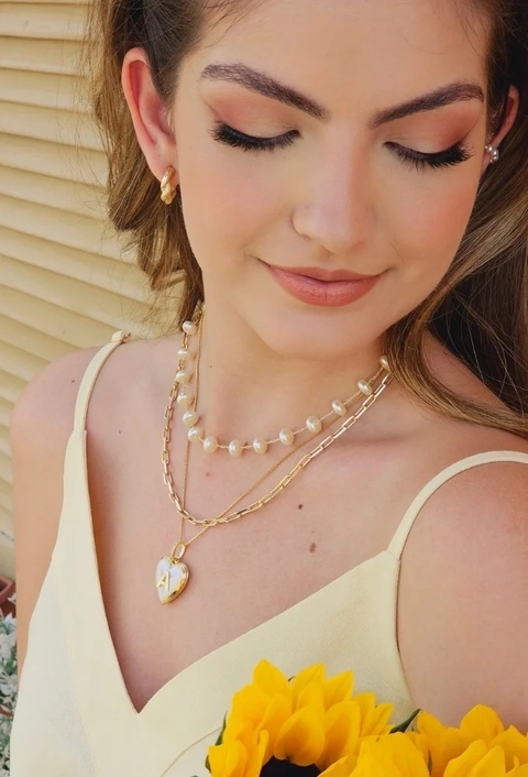 MIX COM COLAR RELICÁRIO PEROLADO COM INICIAL | WELCOME SPRING 2024