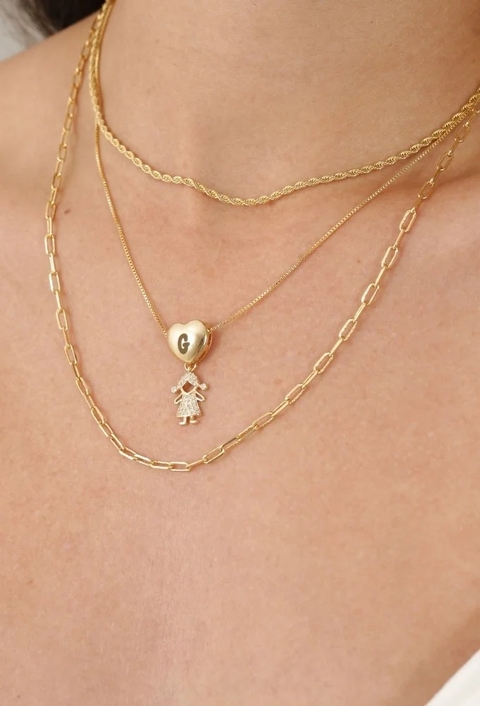 MIX DE COLARES COM INICIAL PERSONALIZADO COM PINGENTE DE MENINA l AFETO