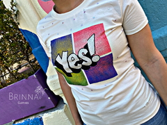 Remera con apliques. en internet