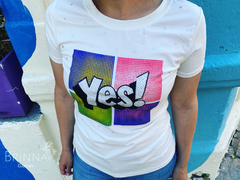 Remera con apliques.