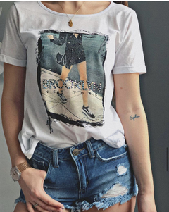 Remera Brookling Blanca. en internet