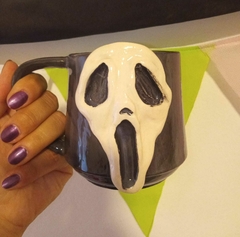 TAZA SCARY MOVIE de ceramica artesanal