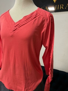 Imagem do Blusa viscose gola V com tomas - 1140523