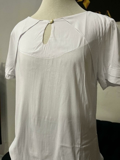 Blusa Viscose recorte frontal - 1140526 - Saphira Moda Evangélica