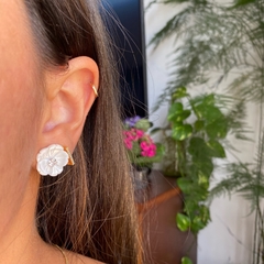 Brinco Flor em Madrepérola e Prata 925 - loja online
