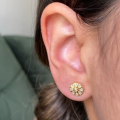 Brinco Flor Cravejada Semijoia - loja online