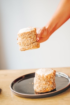 Alfajor de claras, ddl y maní. Keto. Gluten free en internet