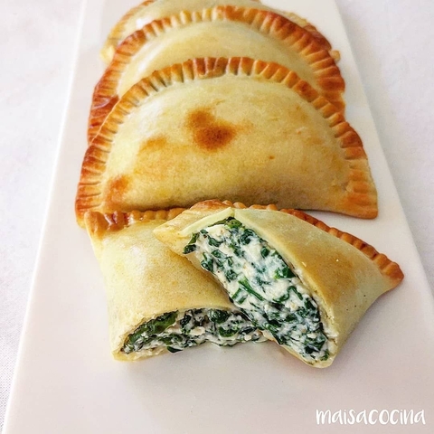 Empanadas keto de espinaca y roquefort. sin gluten