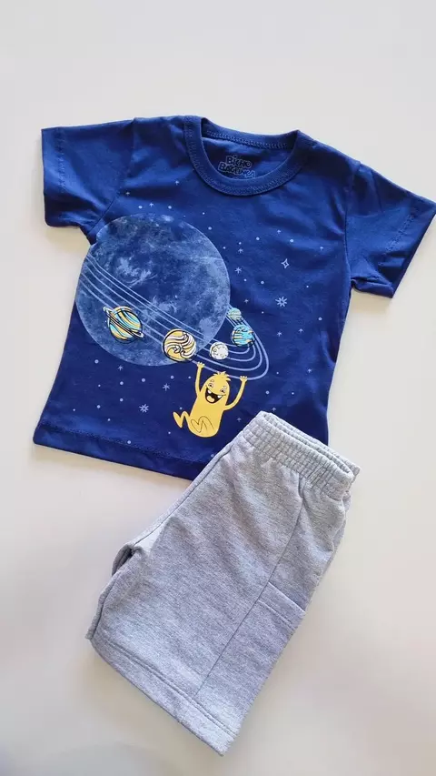 Conjunto Camiseta Estampa Monstrinho e Bermuda Moletinho