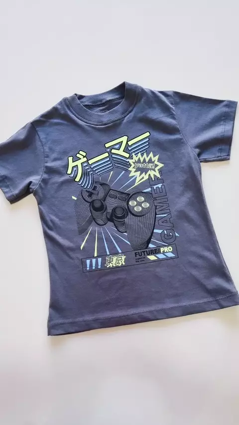 Camiseta Meia Malha Estampa Game com Neon Brilha no Escuro