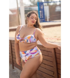 Biquíni Plus Size Poliamida Detalhe Nó Frente Alças de Regulagem e Calcinha Alta para Dobrar