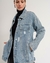 Campera denim larga con tachas y roturas negra en internet