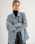 Campera denim larga con tachas y roturas azul