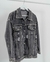 Campera denim larga con tachas y roturas negra