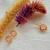 Conjunto colar e brinco redondo cravejado em cristal rosa leitoso