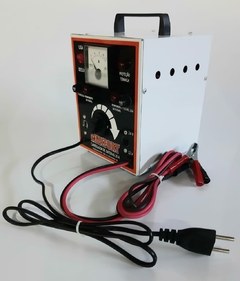Carregador de baterias portátil 20A. 12/24 volts com seletor e mostrador de amperagem com proteção térmica Modelo MX8