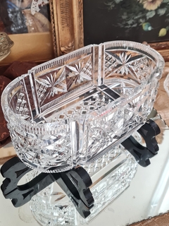 Jardinera de cristal tallado con base de madera