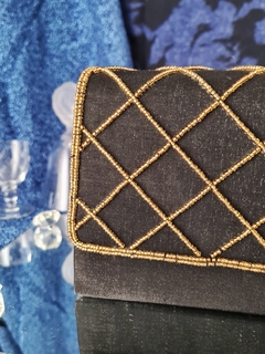 Cartera rigida con bordado en dorado - comprar online