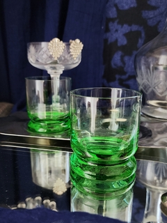 2 Shots de cristal verde con bandeja de acero en internet