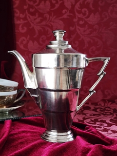 Cafetera retro futurista de porcelana antigua