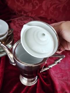 Cafetera retro futurista de porcelana antigua - Lo que el tiempo nos dejó