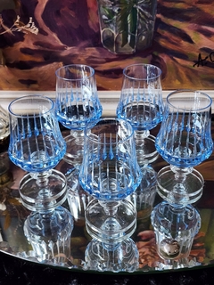 5 copas de cristal tallado celeste - Lo que el tiempo nos dejó