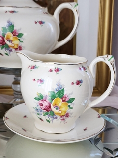 Juego de té loza inglesa Imperial Porcelain. 23 piezas en internet