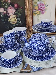 Juego de té de porcelana inglesa diseño ''Chantilly'' 38 piezas