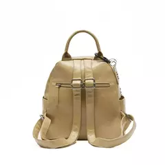 MOCHILA PU CON TEXTURA CON TACHAS Y LLAVERO EXTRAÍBLE - BEIGE [MO0110J] - NoraGus