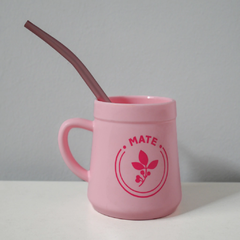 MATE PLÁSTICO Y BOMBILLA CON ASA FERA ROSA [176052]